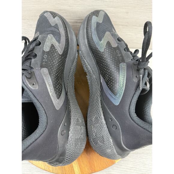 Under Armour HOVR Machina 3 Storm
Size: Men’s 10.5